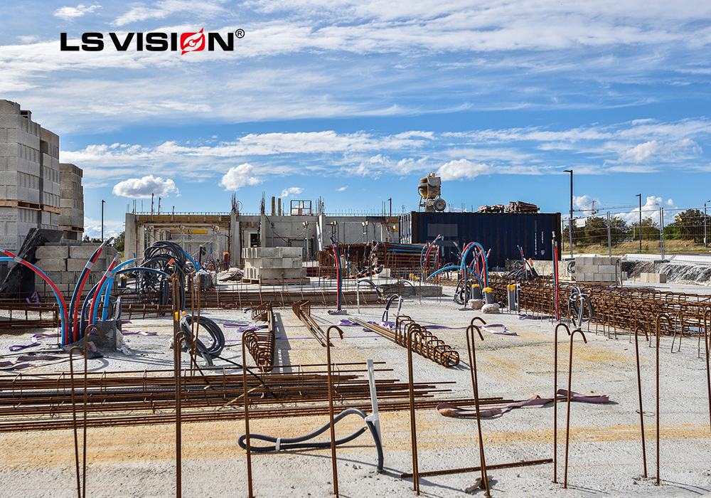 LS VISION-solar cameras in use at a Saudi Arabia construction site, showcasing a customer case.